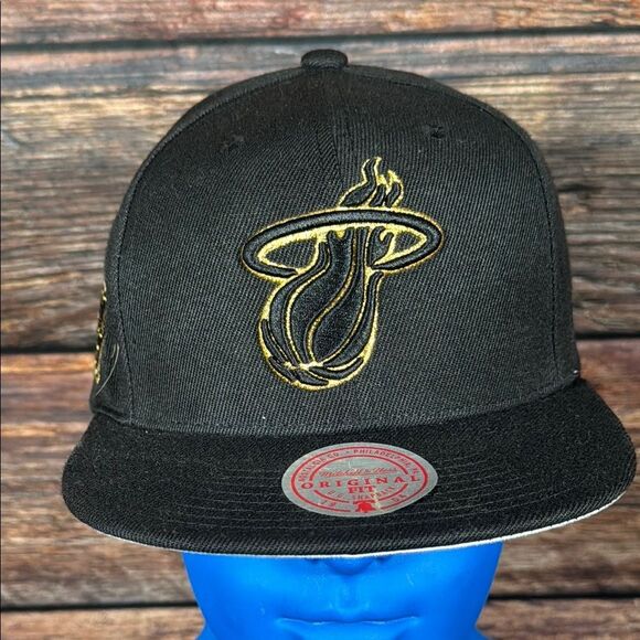 Mitchell & Ness Black and Gold Miami Heat Snapback Hat - Picture 1 of 6